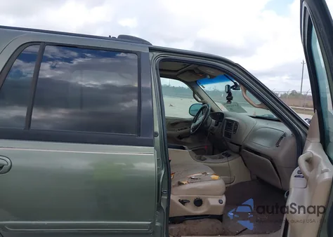 2001 Ford Expedition Eddie Bauer from USA, damaged, VIN 1FMPU18L31LA71311